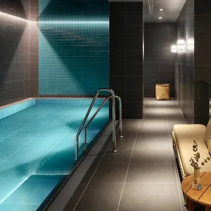 Adina Otel